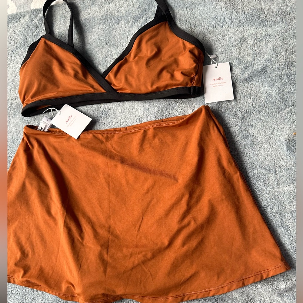 Andie the cove top and the skirt set in color cin. Size large.